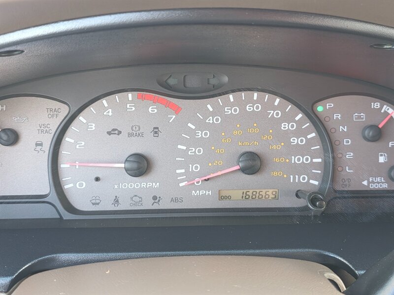 2001 Toyota Sequoia V8 4.7L / 3RD SEAT / NEW TIMING BELT / LIFTED / NEW WHEELS / NEW TIRES / LOW MILES - Photo 33 - Portland, OR 97217