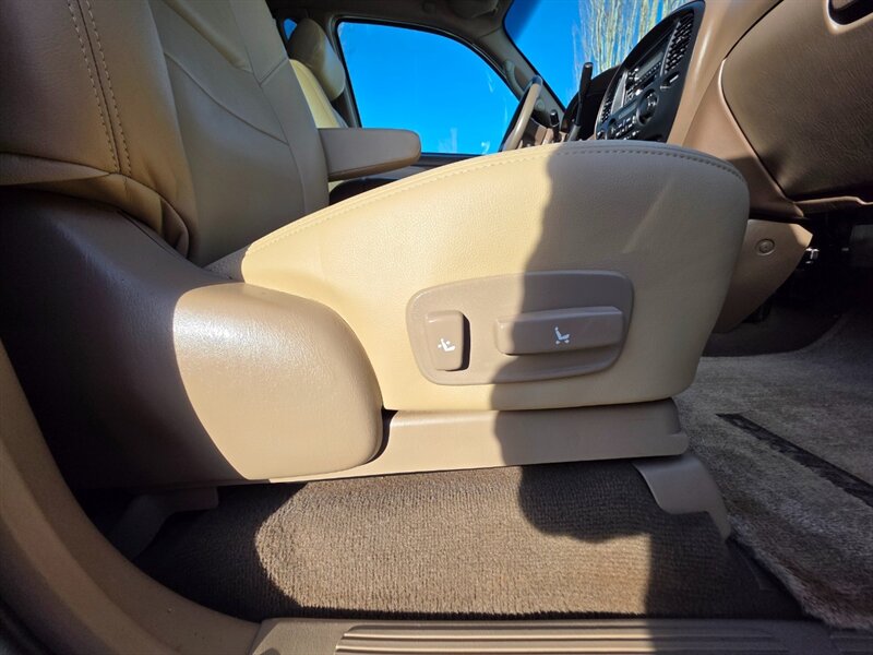 2001 Toyota Sequoia V8 4.7L / 3RD SEAT / NEW TIMING BELT / LIFTED / NEW WHEELS / NEW TIRES / LOW MILES - Photo 32 - Portland, OR 97217