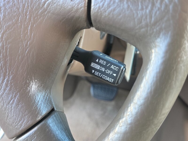 2001 Toyota Sequoia V8 4.7L / 3RD SEAT / NEW TIMING BELT / LIFTED / NEW WHEELS / NEW TIRES / LOW MILES - Photo 38 - Portland, OR 97217