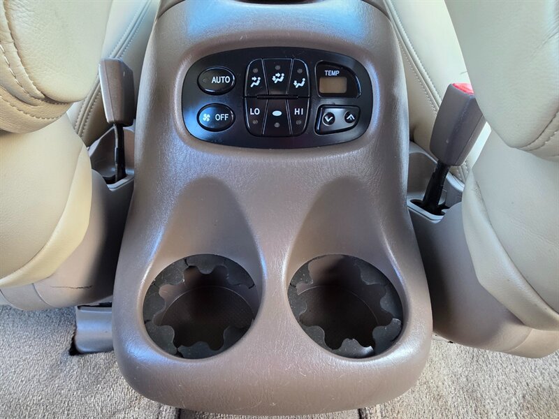 2001 Toyota Sequoia V8 4.7L / 3RD SEAT / NEW TIMING BELT / LIFTED / NEW WHEELS / NEW TIRES / LOW MILES - Photo 35 - Portland, OR 97217