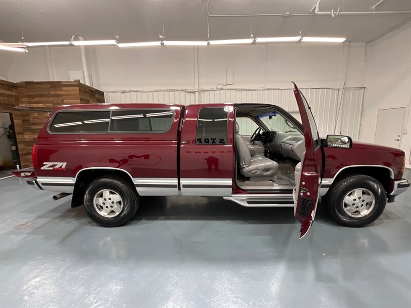 1995 GMC Sierra 1500 SLT K1500 Z-71 OFF RD 4X4 / 5.7L V8 /89,000 MILES /Power Leather Seats / ZERO RUST - Photo 47 - Gladstone, OR 97027