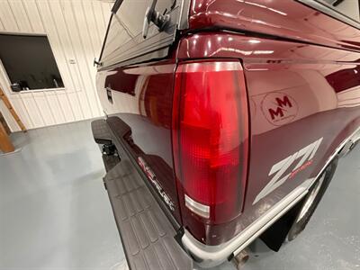 1995 GMC Sierra 1500 SLT K1500 Z-71 OFF RD 4X4 / 5.7L V8 /89,000 MILES /Power Leather Seats / ZERO RUST - Photo 29 - Gladstone, OR 97027