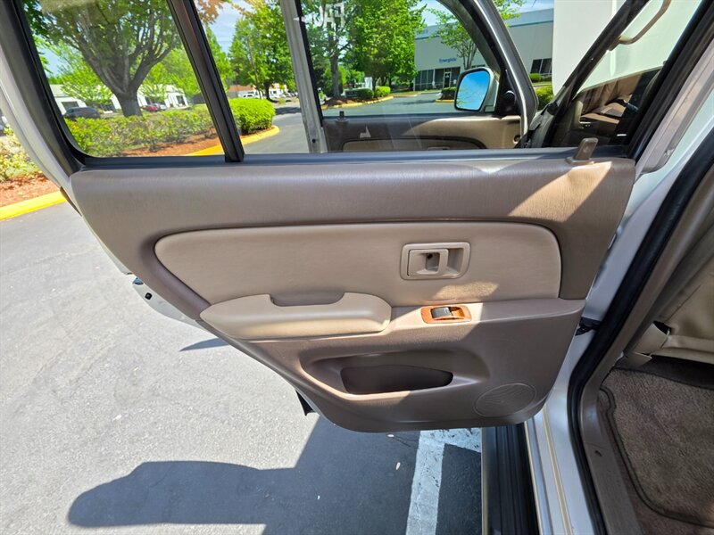 2000 Toyota 4Runner Limited 4X4 / V6 3.4 L / NEW TIMING BELT + WATER PUMP / NEW LIFT /NEW WHEELS / NEW TIRES / LEATHER / 147K MILES ONLY - Photo 41 - Portland, OR 97217