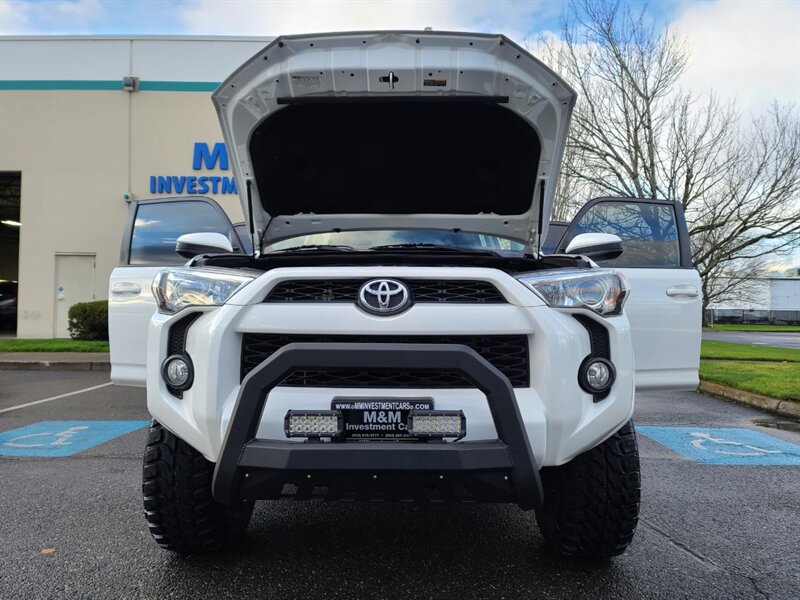 2018 Toyota 4Runner 4X4 V6 / UPGRADES / LADDER / BULL BAR / LIFTED  / LED's / NEW WHEELS + TIRES / 1-OWNER - Photo 30 - Portland, OR 97217