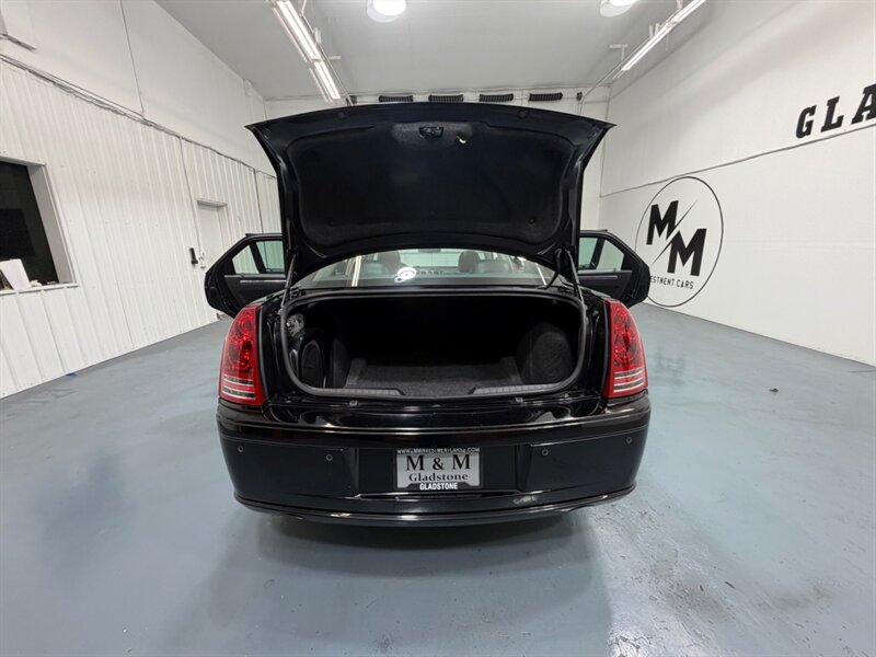2010 Chrysler 300 Series 300 S V8 Sunroof / Navigation / Leather /1-OWNER / LOCAL CAR - Photo 41 - Gladstone, OR 97027