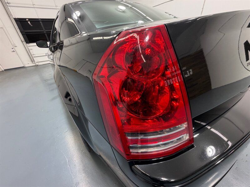 2010 Chrysler 300 Series 300 S V8 Sunroof / Navigation / Leather /1-OWNER / LOCAL CAR - Photo 28 - Gladstone, OR 97027
