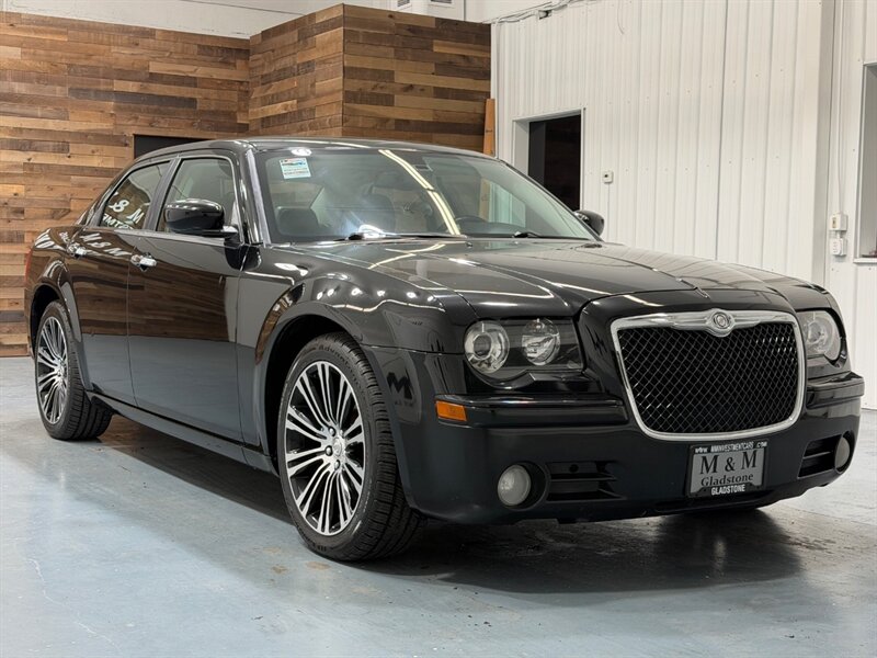 2010 Chrysler 300 Series 300 S V8 Sunroof / Navigation / Leather /1-OWNER / LOCAL CAR - Photo 2 - Gladstone, OR 97027
