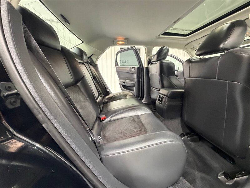 2010 Chrysler 300 Series 300 S V8 Sunroof / Navigation / Leather /1-OWNER / LOCAL CAR - Photo 11 - Gladstone, OR 97027