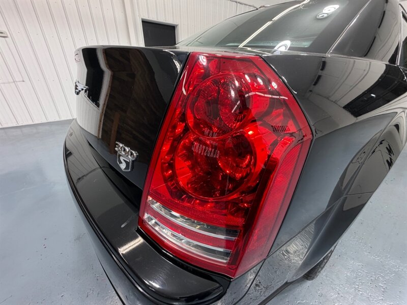 2010 Chrysler 300 Series 300 S V8 Sunroof / Navigation / Leather /1-OWNER / LOCAL CAR - Photo 29 - Gladstone, OR 97027