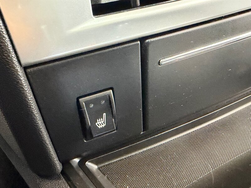 2010 Chrysler 300 Series 300 S V8 Sunroof / Navigation / Leather /1-OWNER / LOCAL CAR - Photo 18 - Gladstone, OR 97027