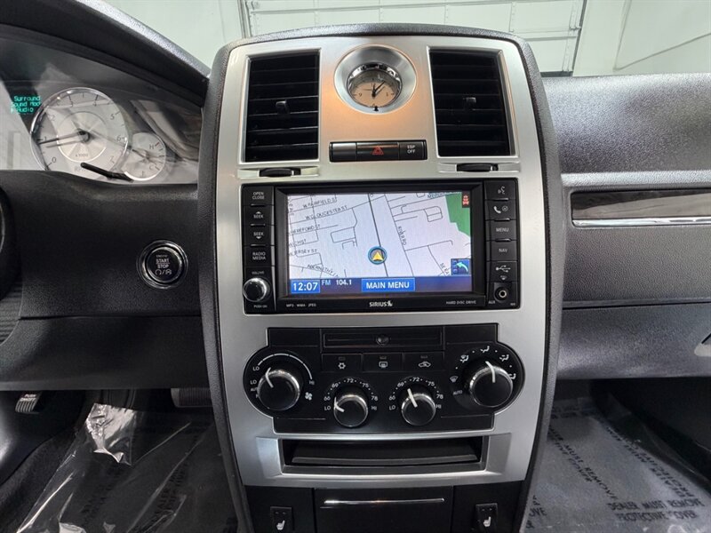 2010 Chrysler 300 Series 300 S V8 Sunroof / Navigation / Leather /1-OWNER / LOCAL CAR - Photo 15 - Gladstone, OR 97027