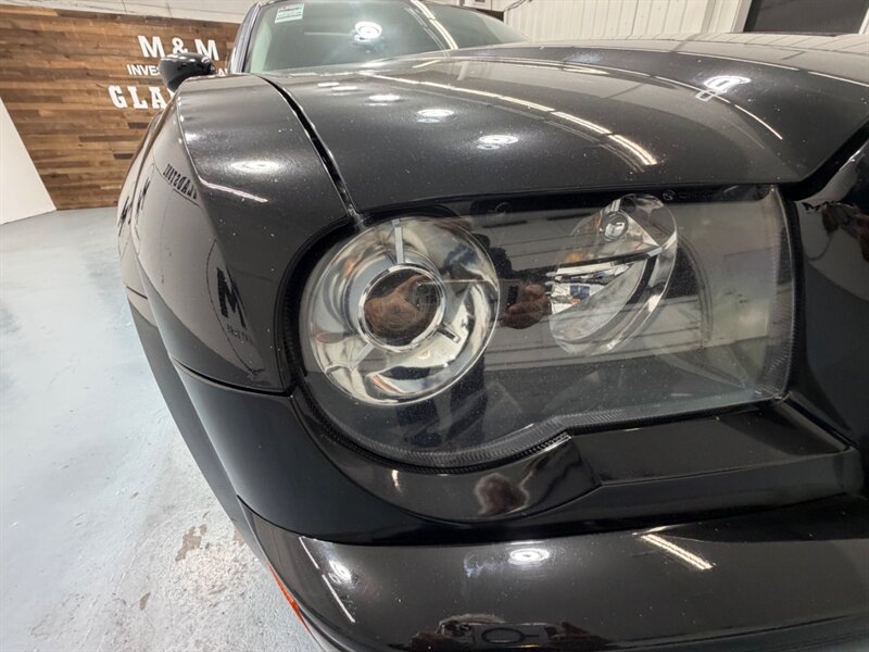 2010 Chrysler 300 Series 300 S V8 Sunroof / Navigation / Leather /1-OWNER / LOCAL CAR - Photo 27 - Gladstone, OR 97027