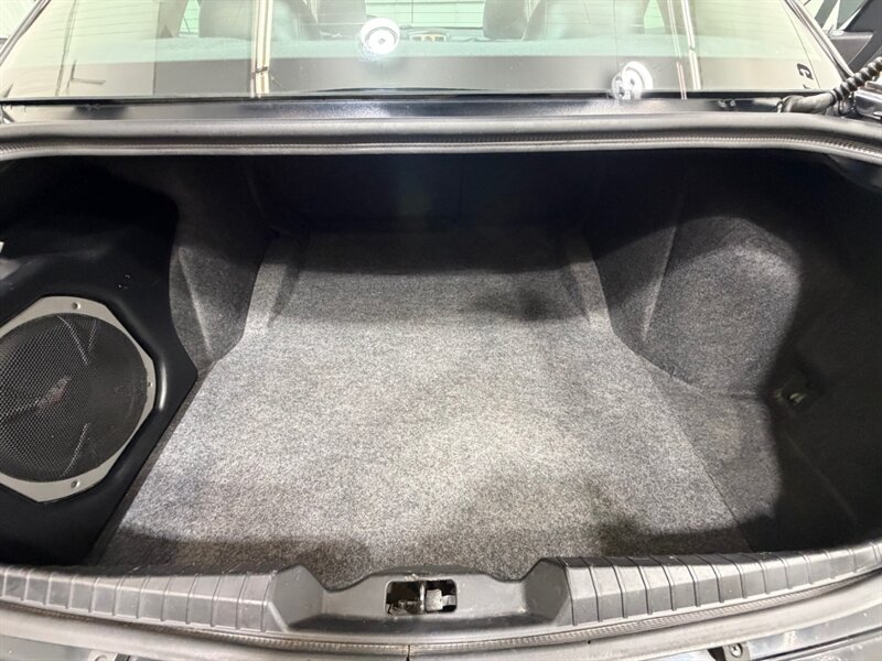 2010 Chrysler 300 Series 300 S V8 Sunroof / Navigation / Leather /1-OWNER / LOCAL CAR - Photo 42 - Gladstone, OR 97027