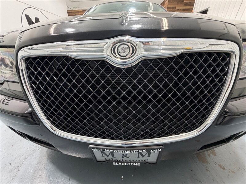 2010 Chrysler 300 Series 300 S V8 Sunroof / Navigation / Leather /1-OWNER / LOCAL CAR - Photo 30 - Gladstone, OR 97027