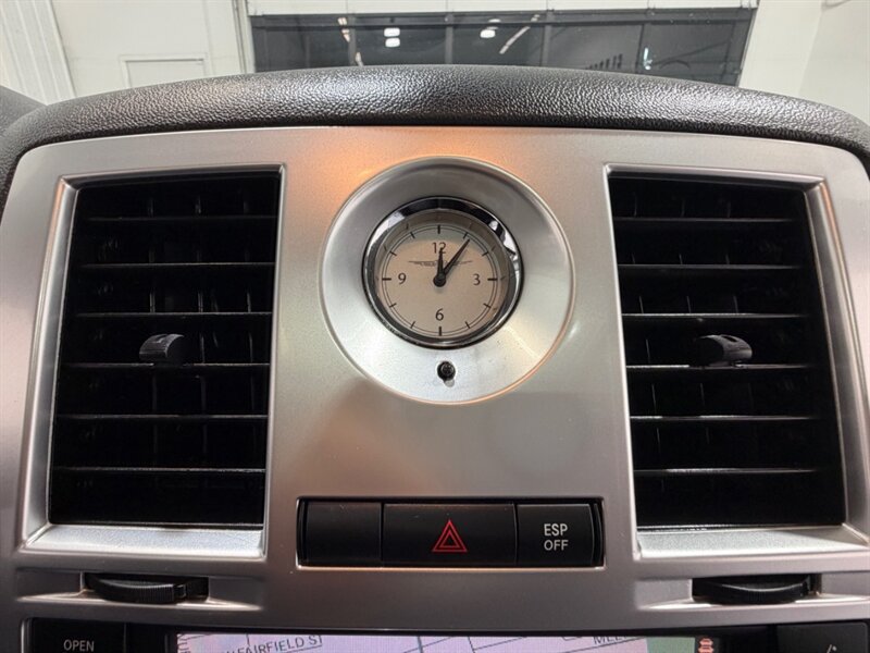 2010 Chrysler 300 Series 300 S V8 Sunroof / Navigation / Leather /1-OWNER / LOCAL CAR - Photo 17 - Gladstone, OR 97027