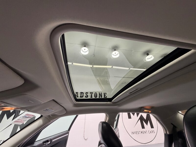 2010 Chrysler 300 Series 300 S V8 Sunroof / Navigation / Leather /1-OWNER / LOCAL CAR - Photo 19 - Gladstone, OR 97027