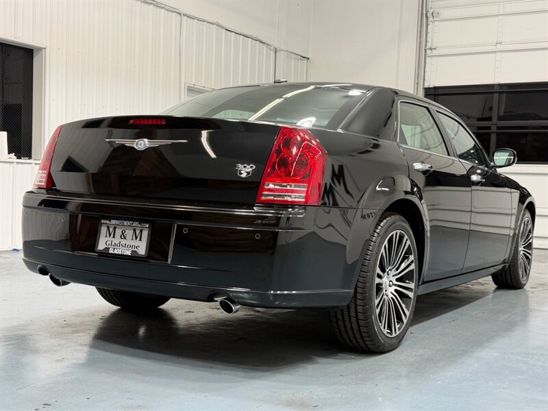 2010 Chrysler 300 Series 300 S V8 Sunroof / Navigation / Leather /1-OWNER / LOCAL CAR - Photo 8 - Gladstone, OR 97027