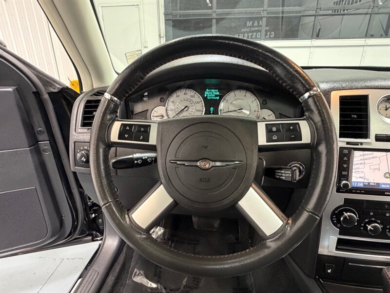 2010 Chrysler 300 Series 300 S V8 Sunroof / Navigation / Leather /1-OWNER / LOCAL CAR - Photo 13 - Gladstone, OR 97027