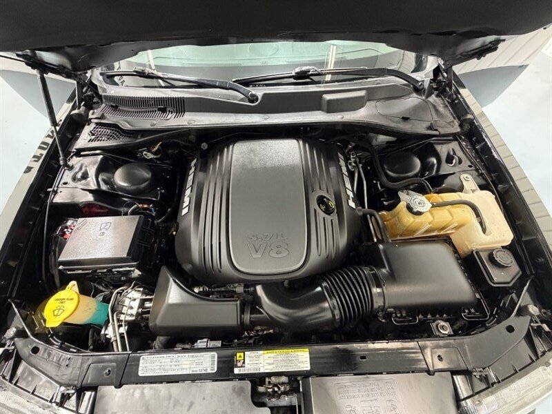 2010 Chrysler 300 Series 300 S V8 Sunroof / Navigation / Leather /1-OWNER / LOCAL CAR - Photo 46 - Gladstone, OR 97027