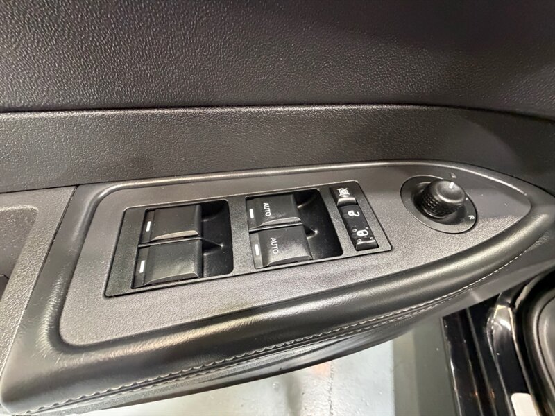 2010 Chrysler 300 Series 300 S V8 Sunroof / Navigation / Leather /1-OWNER / LOCAL CAR - Photo 34 - Gladstone, OR 97027