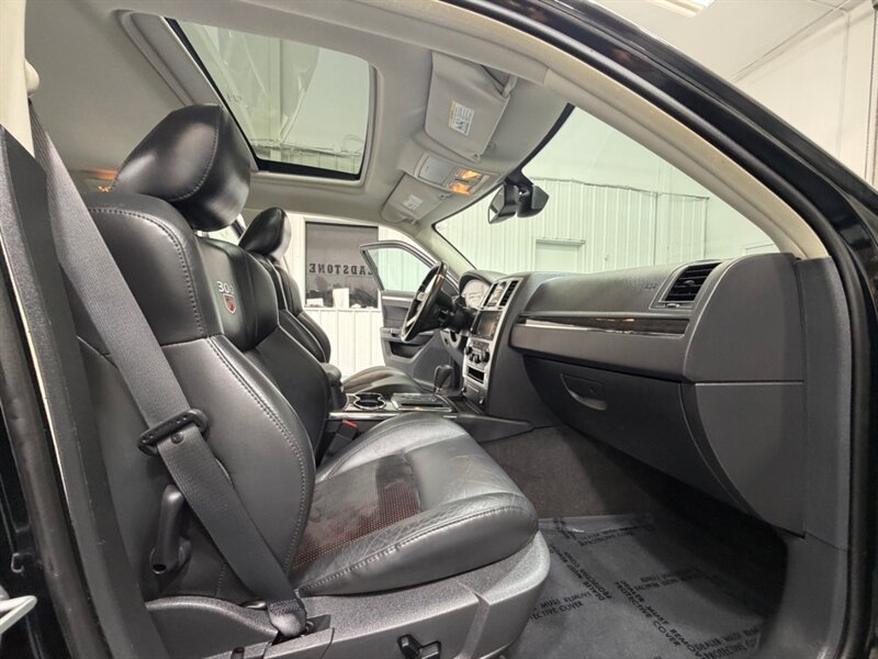 2010 Chrysler 300 Series 300 S V8 Sunroof / Navigation / Leather /1-OWNER / LOCAL CAR - Photo 12 - Gladstone, OR 97027