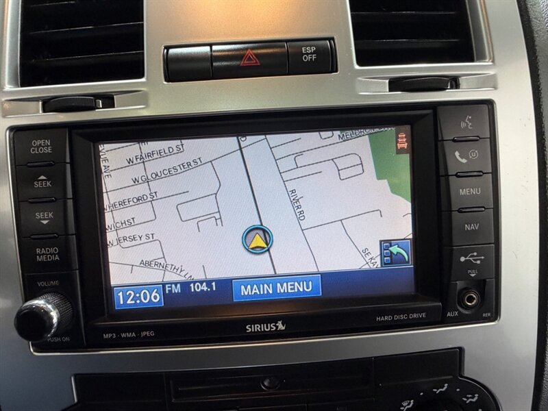 2010 Chrysler 300 Series 300 S V8 Sunroof / Navigation / Leather /1-OWNER / LOCAL CAR - Photo 16 - Gladstone, OR 97027