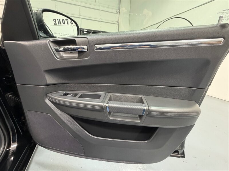 2010 Chrysler 300 Series 300 S V8 Sunroof / Navigation / Leather /1-OWNER / LOCAL CAR - Photo 33 - Gladstone, OR 97027
