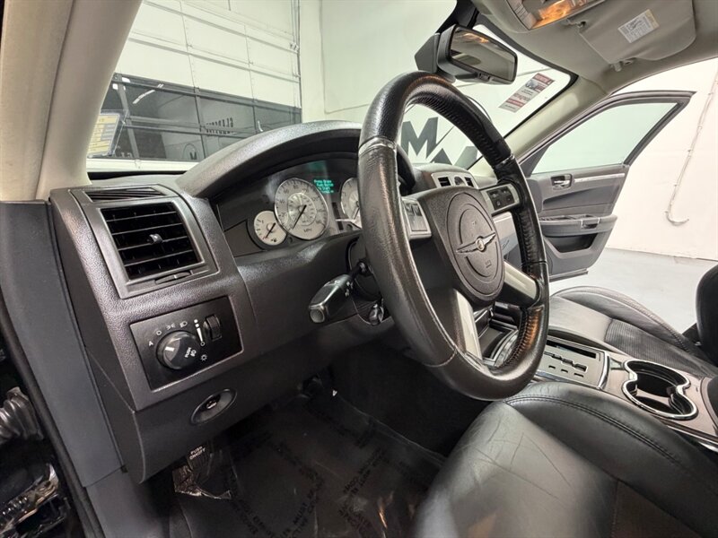 2010 Chrysler 300 Series 300 S V8 Sunroof / Navigation / Leather /1-OWNER / LOCAL CAR - Photo 36 - Gladstone, OR 97027