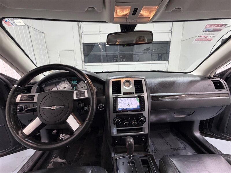 2010 Chrysler 300 Series 300 S V8 Sunroof / Navigation / Leather /1-OWNER / LOCAL CAR - Photo 14 - Gladstone, OR 97027