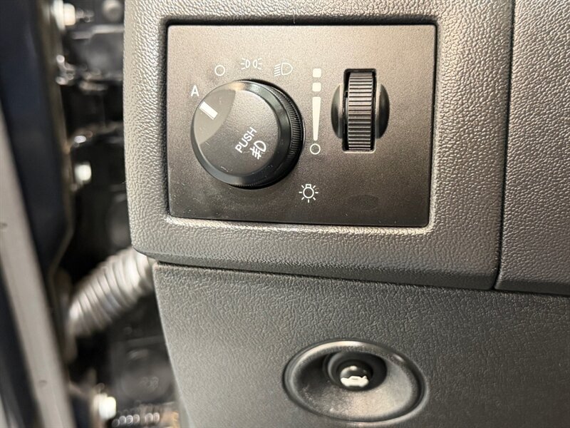 2010 Chrysler 300 Series 300 S V8 Sunroof / Navigation / Leather /1-OWNER / LOCAL CAR - Photo 21 - Gladstone, OR 97027