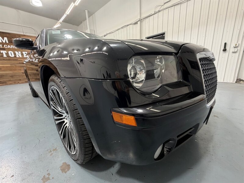 2010 Chrysler 300 Series 300 S V8 Sunroof / Navigation / Leather /1-OWNER / LOCAL CAR - Photo 51 - Gladstone, OR 97027