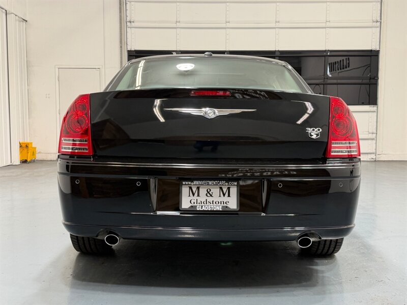 2010 Chrysler 300 Series 300 S V8 Sunroof / Navigation / Leather /1-OWNER / LOCAL CAR - Photo 6 - Gladstone, OR 97027