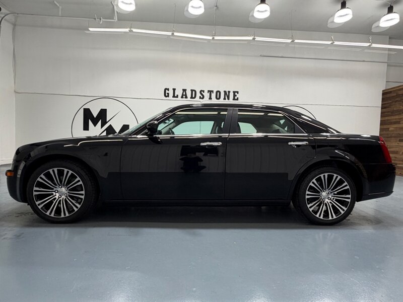2010 Chrysler 300 Series 300 S V8 Sunroof / Navigation / Leather /1-OWNER / LOCAL CAR - Photo 3 - Gladstone, OR 97027