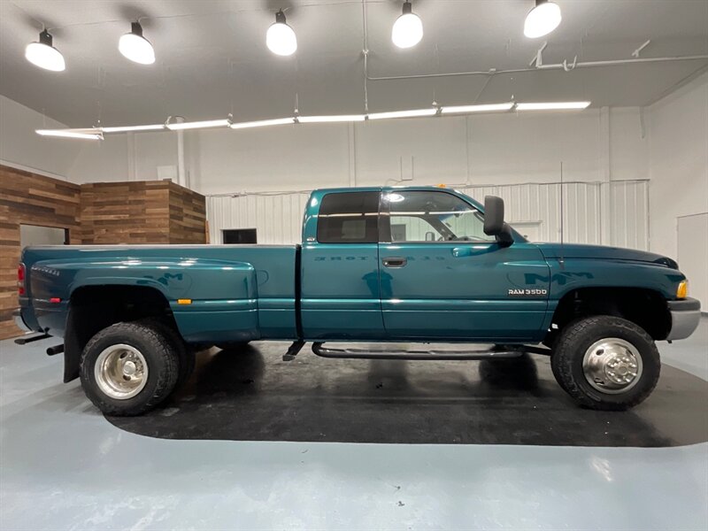 1997 Dodge Ram 3500 Laramie SLT 4X4 / 5.9L DIESEL 12-VALVE / DUALLY  / ONLY 123K MILES - Photo 4 - Gladstone, OR 97027