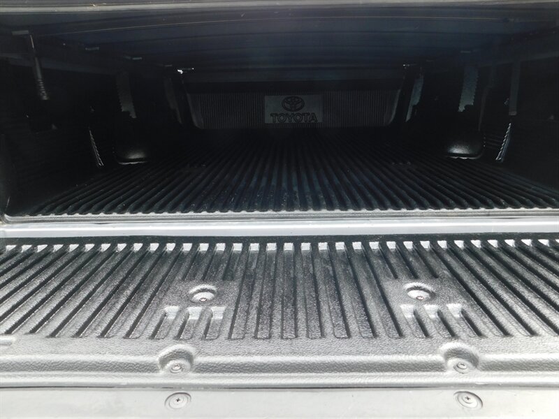 2001 Toyota Tundra Limited 4dr Access Cab 4X4 / Leather / 58,000 MILE   - Photo 33 - Portland, OR 97217