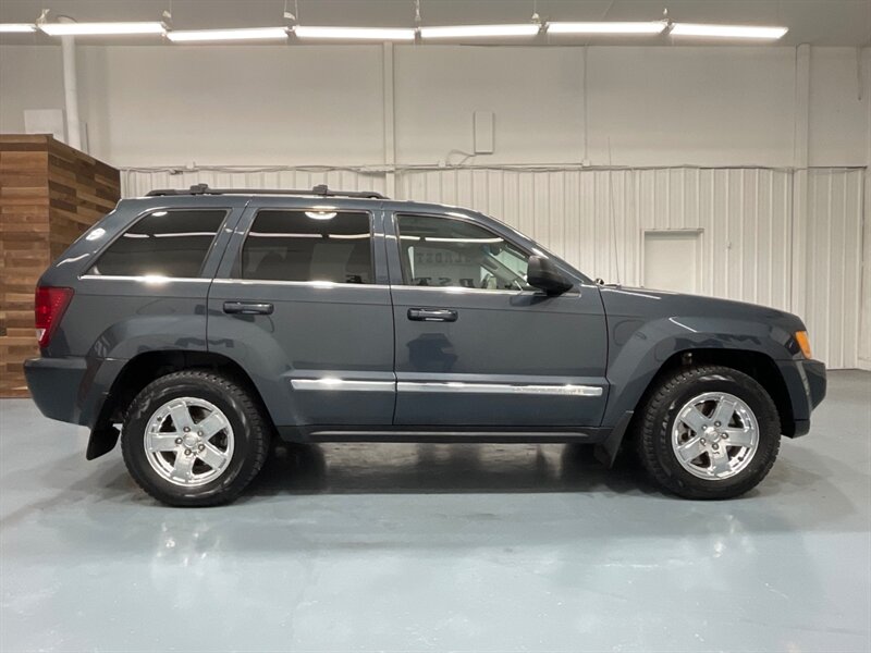 2007 Jeep Grand Cherokee Limited Sport Utility 4X4 / 3.0L 6Cyl Turbo Diesel  / Leather w. Heated Seats / Sunroof / Boston Premium Sound / Towing Pkg - Photo 4 - Gladstone, OR 97027