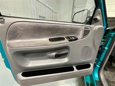 1997 Dodge Ram 2500 Laramie SLT 4X4 / 5.9L DIESEL 12-VALVE /5-SPEED  / 5-SPEED MANUAL / Long Bed / 12-VALVE / NEW TIRES / 1-OWNER / 110K MILES - Photo 32 - Gladstone, OR 97027