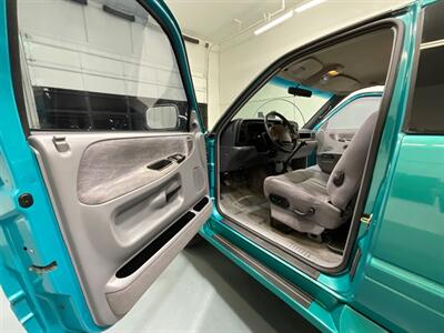 1997 Dodge Ram 2500 Laramie SLT 4X4 / 5.9L DIESEL 12-VALVE /5-SPEED / 5-SPEED MANUAL / Long Bed / 12-VALVE / NEW TIRES / 1-OWNER / 110K MILES - Photo 32 - Gladstone, OR 97027