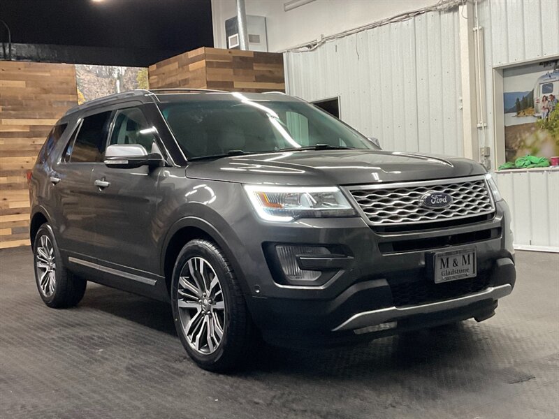 2017 Ford Explorer Platinum 4X4 / 3.5L ECOBOOST / FULLY LOADED  3.5L V6 ECOBOOST / PLATINUM / DUAL SUNROOF - Photo 2 - Gladstone, OR 97027