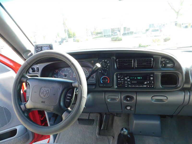 1999 Dodge Ram 2500 Laramie FLAT BED / 4X4 / 5.9L CUMMINS DIESEL   - Photo 17 - Portland, OR 97217