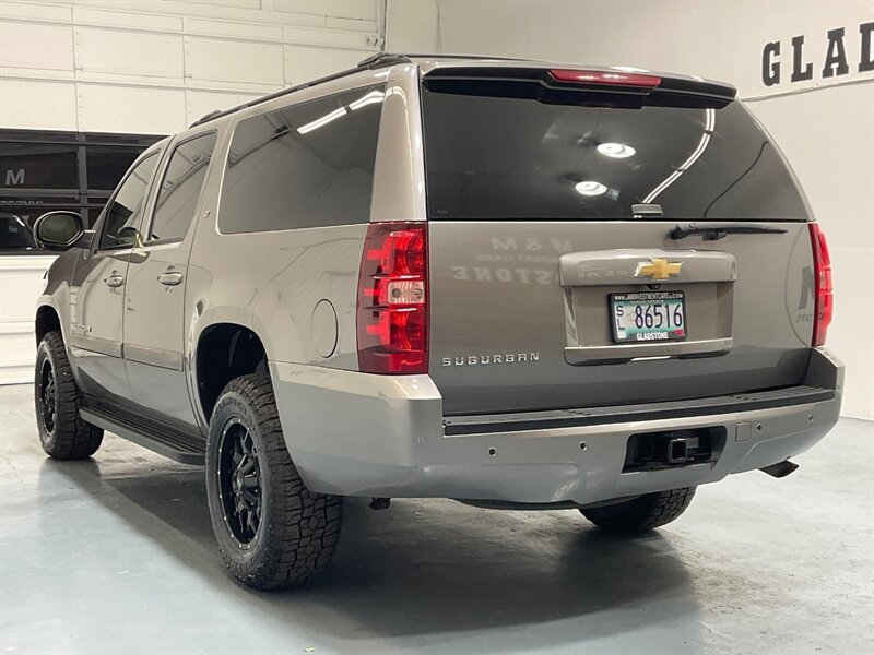 2007 Chevrolet Suburban LT 2500   4X4 / 6.0L V8 / Leather Heated Seats  RUST FREE / 3RD ROW SEAT / SUNROOF - Photo 7 - Gladstone, OR 97027