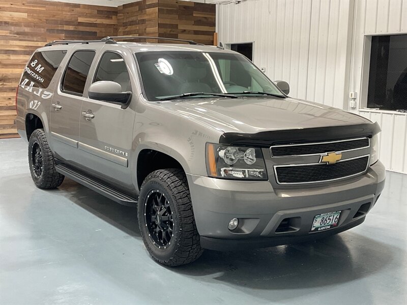 2007 Chevrolet Suburban LT 2500   4X4 / 6.0L V8 / Leather Heated Seats  RUST FREE / 3RD ROW SEAT / SUNROOF - Photo 2 - Gladstone, OR 97027