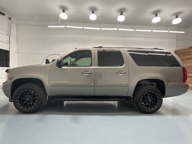 2007 Chevrolet Suburban LT 2500   4X4 / 6.0L V8 / Leather Heated Seats  RUST FREE / 3RD ROW SEAT / SUNROOF - Photo 3 - Gladstone, OR 97027