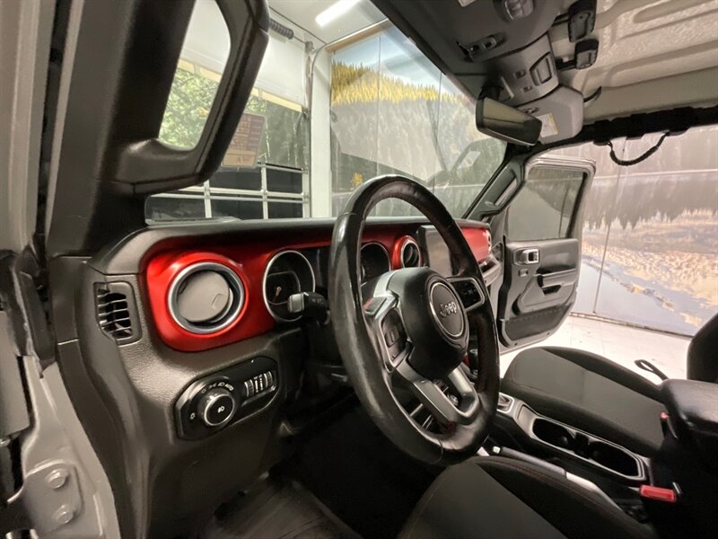 2018 Jeep Wrangler Rubicon 4X4 / 2.0L 4Cyl TURBO /LIFTED/ 27,000 MILE  / LIFTED w. 37 " MUD TIRES / Navigation / Heated Seats / HARD TOP / WINCH / SHARP & SUPER CLEAN !! - Photo 17 - Gladstone, OR 97027