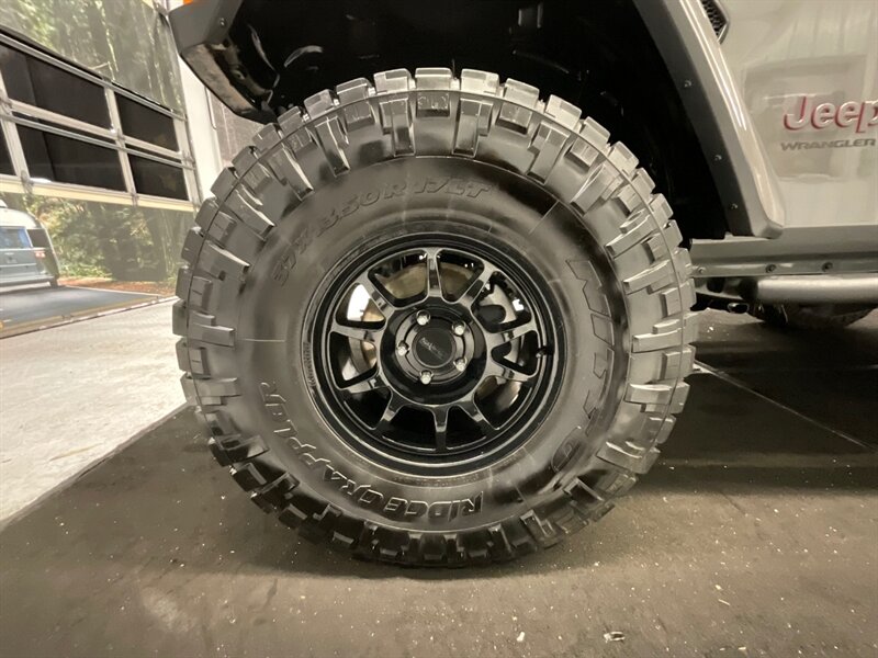 2018 Jeep Wrangler Rubicon 4X4 / 2.0L 4Cyl TURBO /LIFTED/ 27,000 MILE  / LIFTED w. 37 " MUD TIRES / Navigation / Heated Seats / HARD TOP / WINCH / SHARP & SUPER CLEAN !! - Photo 23 - Gladstone, OR 97027