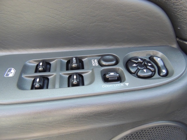 2003 Dodge Ram 2500 SLT / 4X4 / 5.9L Diesel / 6-SPEED MANUAL / LIFTED - Photo 33 - Portland, OR 97217