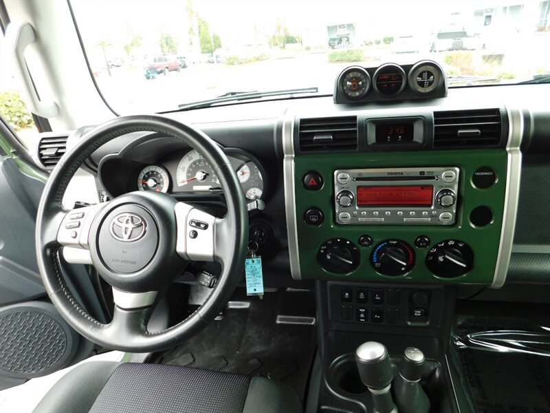 2014 Toyota FJ Cruiser Sport Utility 4X4 / 1-OWNER / LFTED / BF GOODRICH   - Photo 17 - Portland, OR 97217