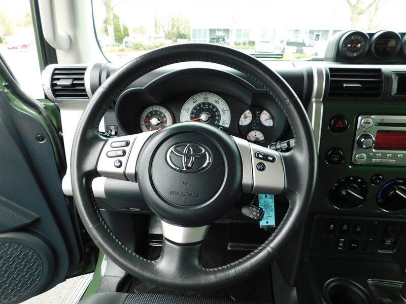 2014 Toyota FJ Cruiser Sport Utility 4X4 / 1-OWNER / LFTED / BF GOODRICH   - Photo 18 - Portland, OR 97217