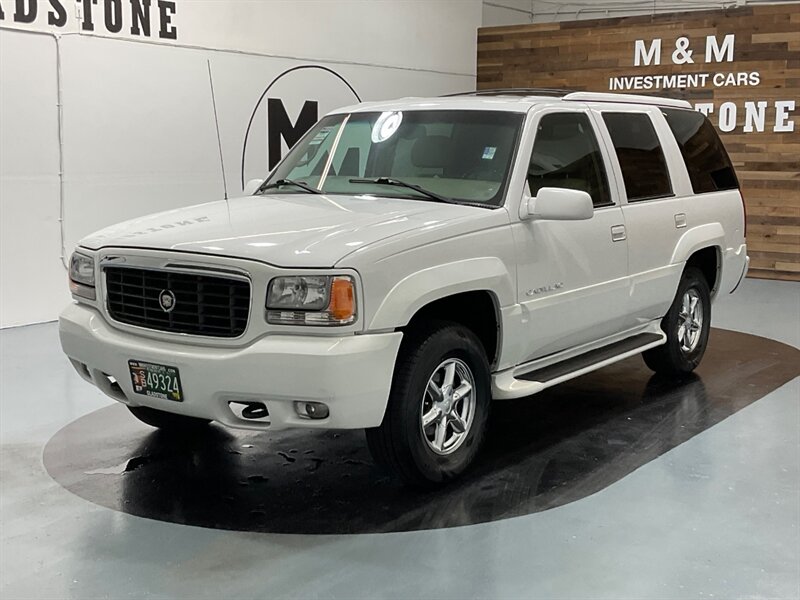 2000 Cadillac Escalade Sport Utility 4X4/5.7L V 8 / Leather / 101K MILES  / LOCAL SUV / Excel Cond - Photo 1 - Gladstone, OR 97027