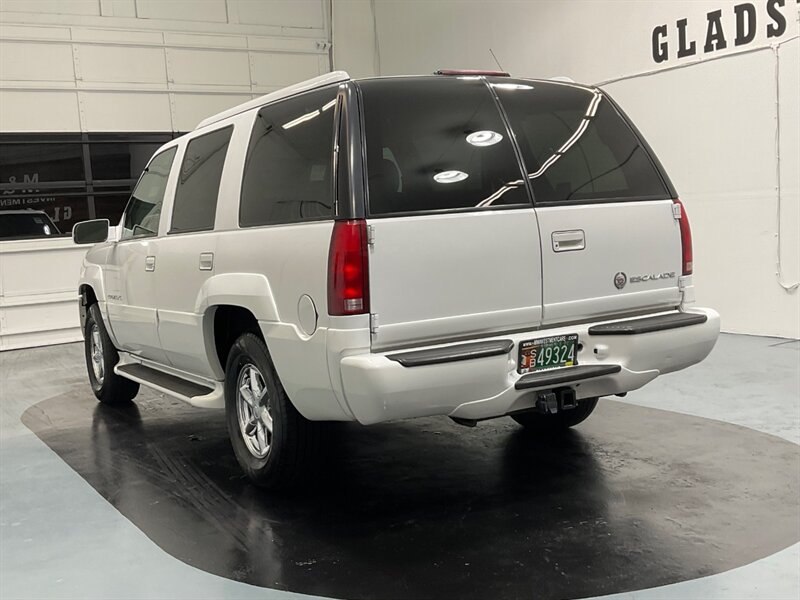 2000 Cadillac Escalade Sport Utility 4X4/5.7L V 8 / Leather / 101K MILES  / LOCAL SUV / Excel Cond - Photo 9 - Gladstone, OR 97027